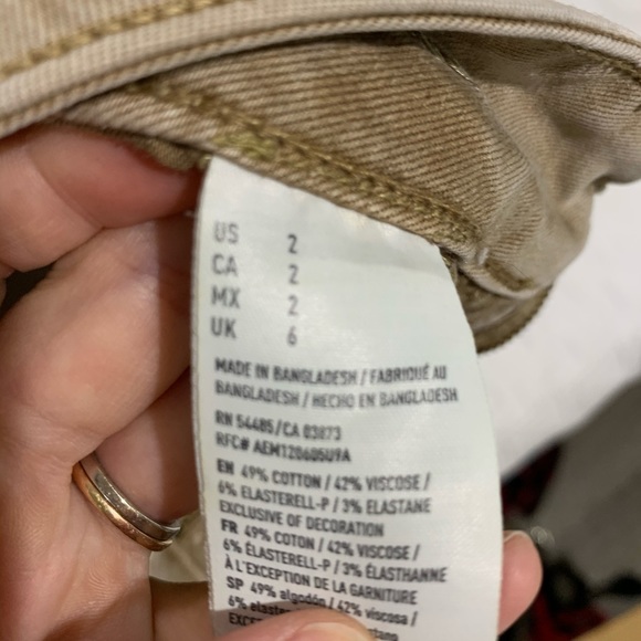 American Eagle Khaki Midi Shorts - Picture 4 of 4